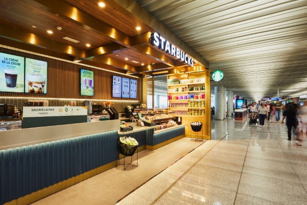 Starbucks® inaugura un nuevo local en el Aeropuerto de Mallorca y llega a los 6 establecimientos en la isla